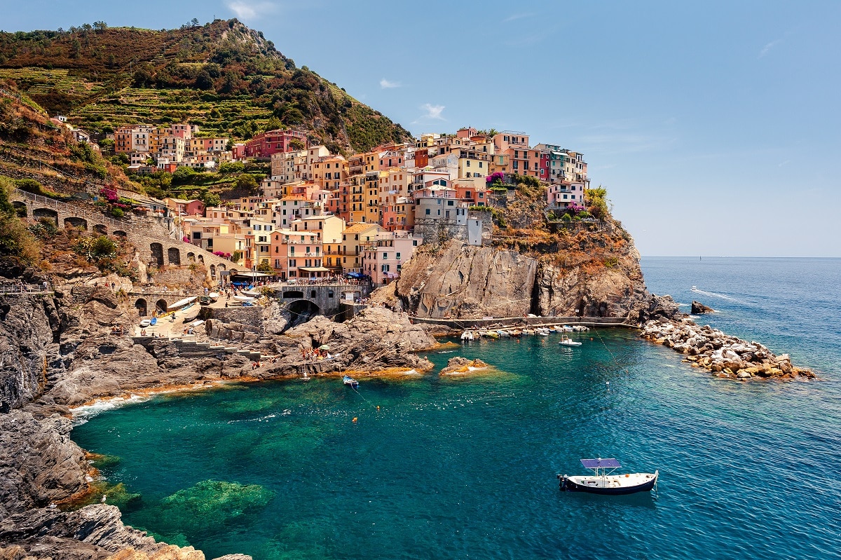 Manarola, Italy. Colorful village cinque terre. Rando-incontournable-Cinque-Terre-Italie